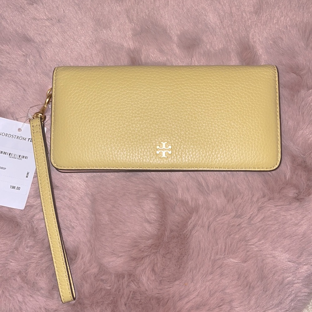 Tory Burch wallet / wristlet with detachable strap